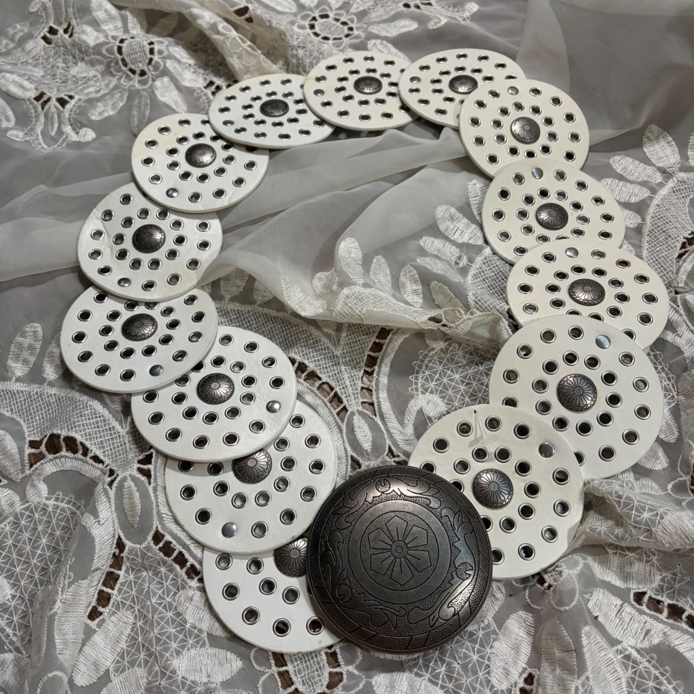 Y2K White Leather Concho Disc Belt Silver Grommet Western Medallion Buckle 35in